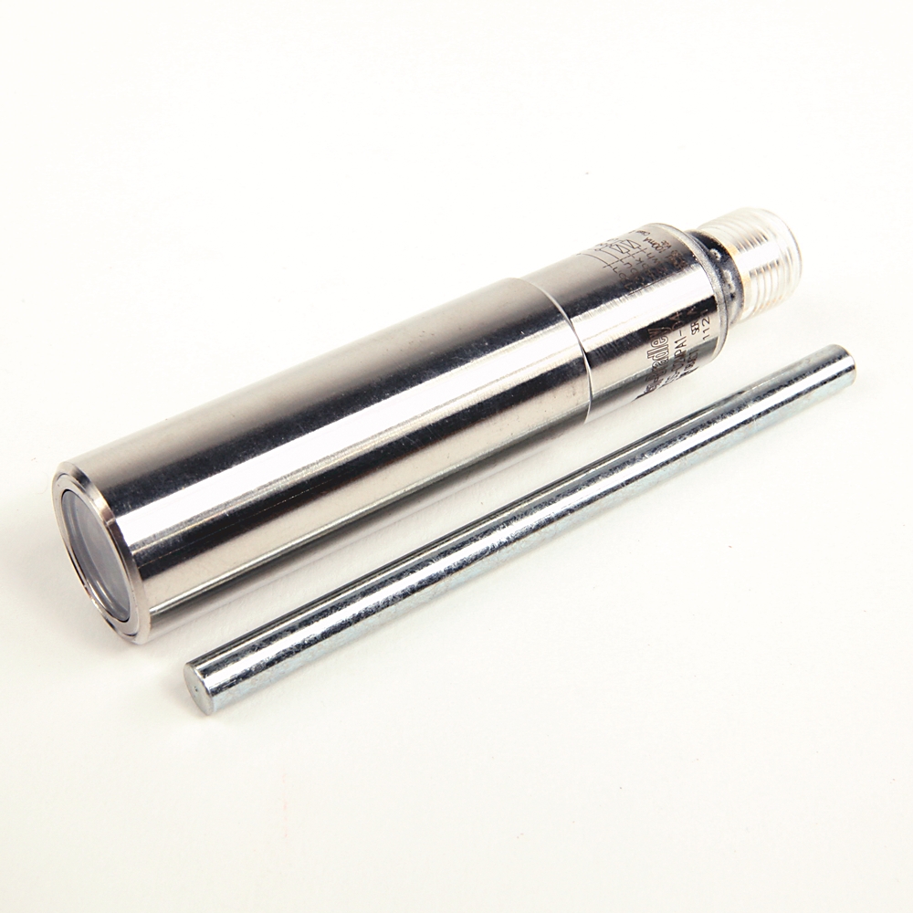 Allen-Bradley Allen-Bradley 42CSS-C2MPA1-D4 Cylindrical Style Photoelectric Sensor
